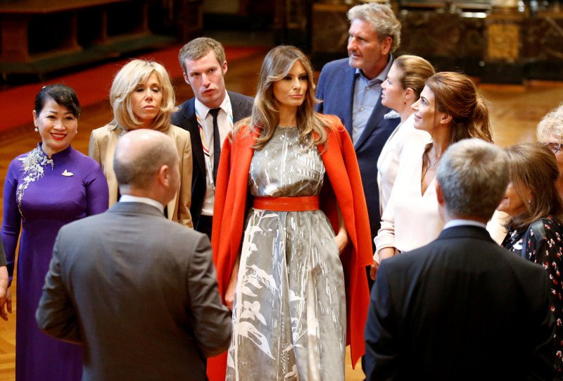 Μελάνια Τραμπ, Μπριζίτ Μακρόν, μια τραγουδίστρια, μια επιχειρηματίας και μια ραδιοφωνική παραγωγός -Οι πιο έλεγκαντ Πρώτες Κυρίες της G20 [εικόνες] | iefimerida.gr 15