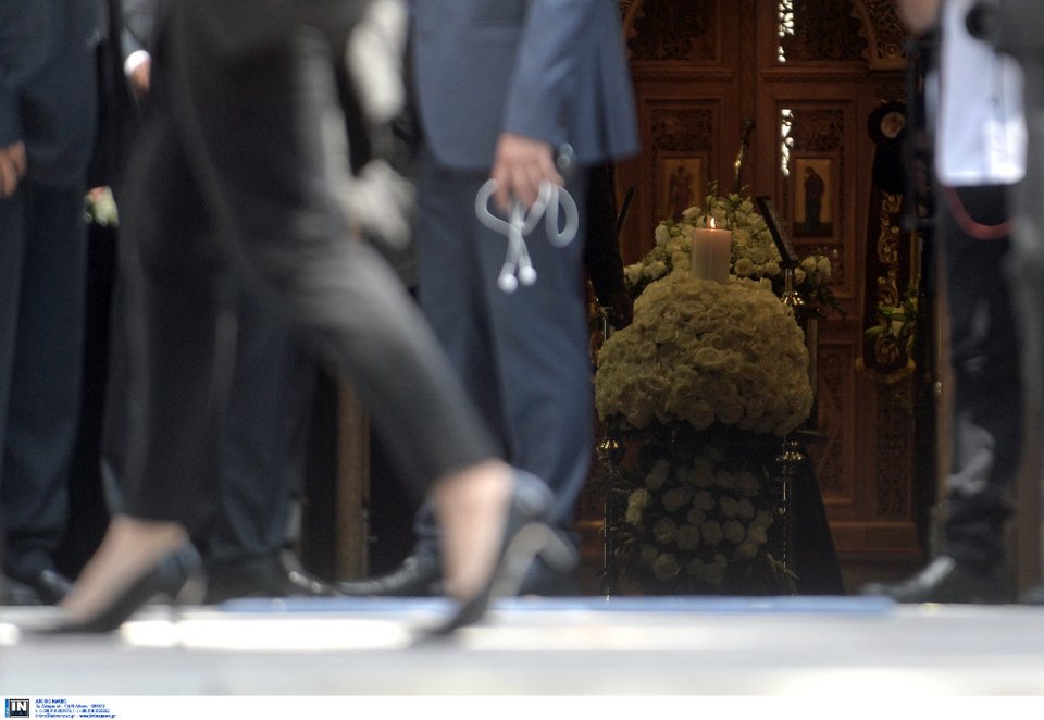 Το ύστατο χαίρε στον Μίνωα Κυριακού -Ηταν όλοι εκεί [εικόνες] | iefimerida.gr 1