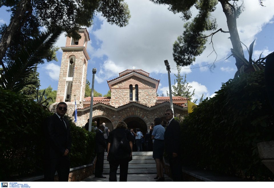 Το ύστατο χαίρε στον Μίνωα Κυριακού -Ηταν όλοι εκεί [εικόνες] | iefimerida.gr 0