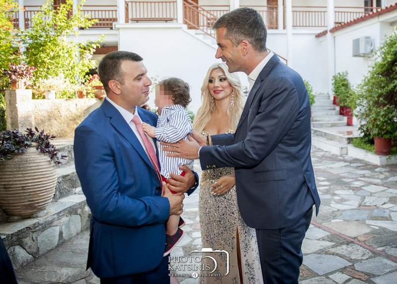 Ο Κώστας Μπακογιάννης έγινε νονός [εικόνες] | iefimerida.gr 0