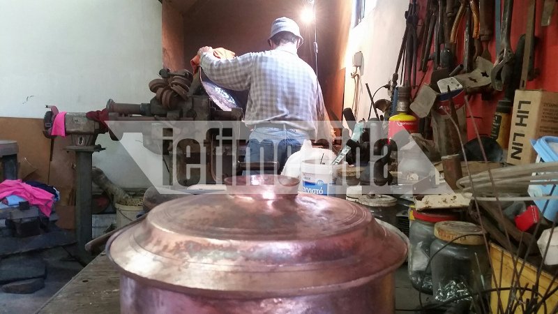 Τέχνη βγαλμένη από την παράδοση -Ο τελευταίος γανωτής της Νάξου [εικόνες] | iefimerida.gr 2