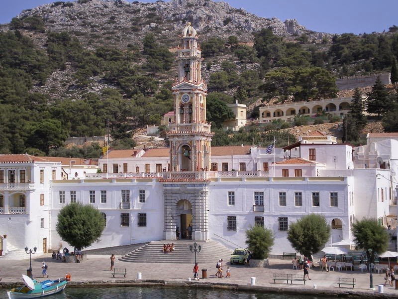 Πολλά μπουκάλια με τάματα που πετούν πιστοί από όλο τον κόσμο στη θάλασσα, έχουν προορισμό αυτό το νησί του Αιγαίου [εικόνες] | iefimerida.gr 18