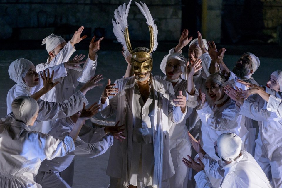 Ετοιμος ο Τζίμης Πανούσης για Επίδαυρο -Με σουρωτήρι στο κεφάλι [εικόνες]  | iefimerida.gr 3