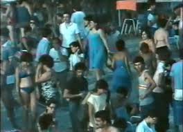 Σαν σήμερα πριν 34 χρόνια: Ο Λουκιανός έκανε το θρυλικό πάρτι στη Βουλιαγμένη [εικόνες&βίντεο] | iefimerida.gr 5