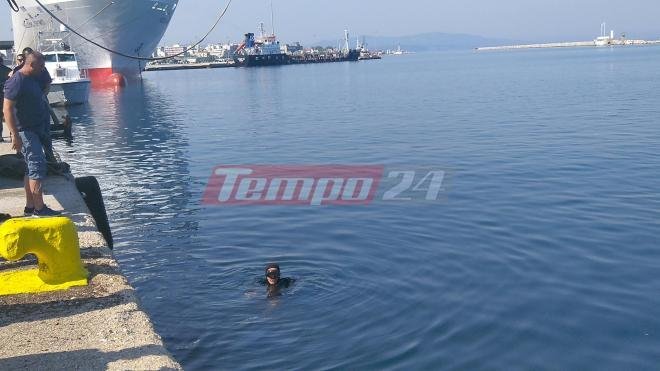 Αυτοκίνητο μπήκε με φόρα στο λιμάνι της Πάτρας και έπεσε στο νερό -Νεκρός ο οδηγός [εικόνες & βίντεο] | iefimerida.gr 0