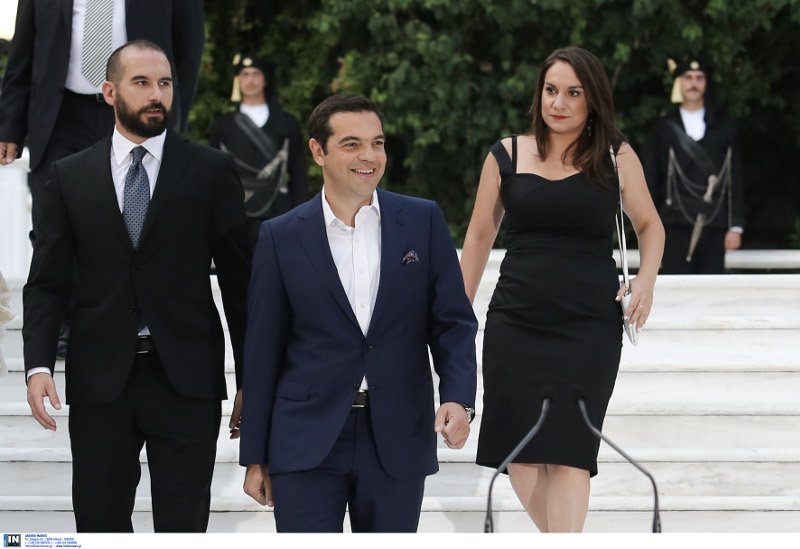 Ποια είναι η μελαχρινή με το μαύρο φόρεμα που συνόδευε τον Τσίπρα στο Προεδρικό Μέγαρο [εικόνες] | iefimerida.gr 4