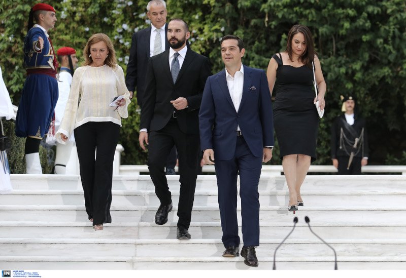 Ποια είναι η μελαχρινή με το μαύρο φόρεμα που συνόδευε τον Τσίπρα στο Προεδρικό Μέγαρο [εικόνες] | iefimerida.gr 3