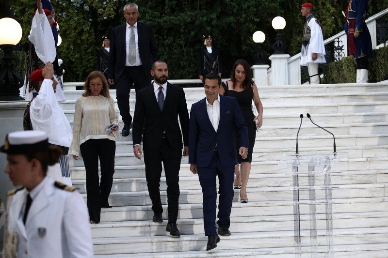 Ποια είναι η μελαχρινή με το μαύρο φόρεμα που συνόδευε τον Τσίπρα στο Προεδρικό Μέγαρο [εικόνες] | iefimerida.gr 5