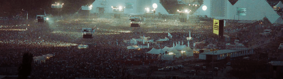 Σαν σήμερα, οι Pink Floyd τραγούδησαν στο Βερολίνο το The Wall, για την πτώση του Τείχους [βίντεο] | iefimerida.gr 4