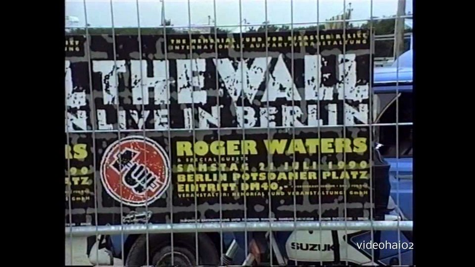 Σαν σήμερα, οι Pink Floyd τραγούδησαν στο Βερολίνο το The Wall, για την πτώση του Τείχους [βίντεο] | iefimerida.gr 3