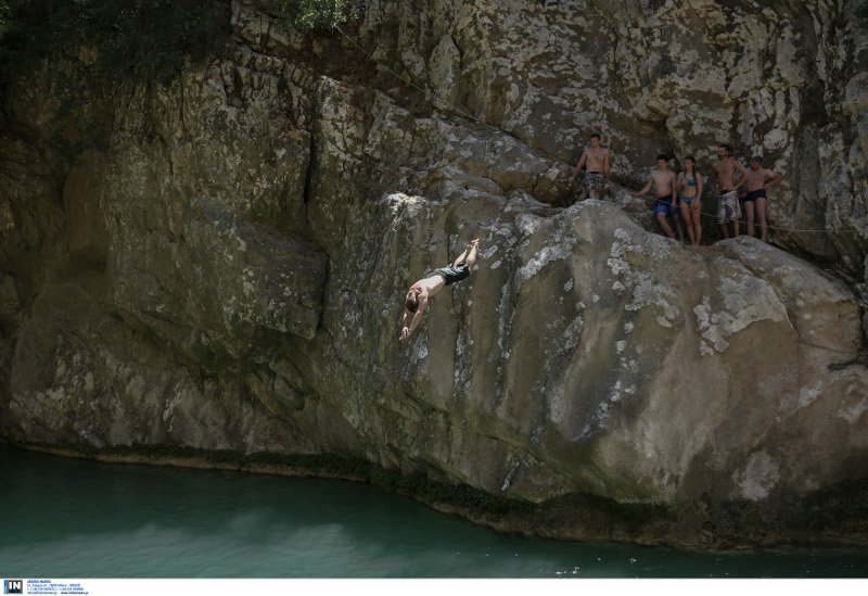 Η κρυμμένη όαση της Πελοποννήσου -Το φαράγγι με τις 15 λίμνες και τον καταρράκτη των 25 μέτρων [εικόνες] | iefimerida.gr 0