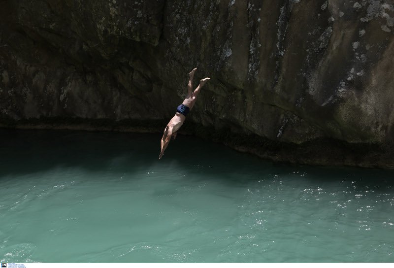 Η κρυμμένη όαση της Πελοποννήσου -Το φαράγγι με τις 15 λίμνες και τον καταρράκτη των 25 μέτρων [εικόνες] | iefimerida.gr 2