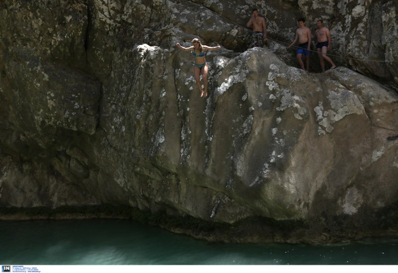 Η κρυμμένη όαση της Πελοποννήσου -Το φαράγγι με τις 15 λίμνες και τον καταρράκτη των 25 μέτρων [εικόνες] | iefimerida.gr 4