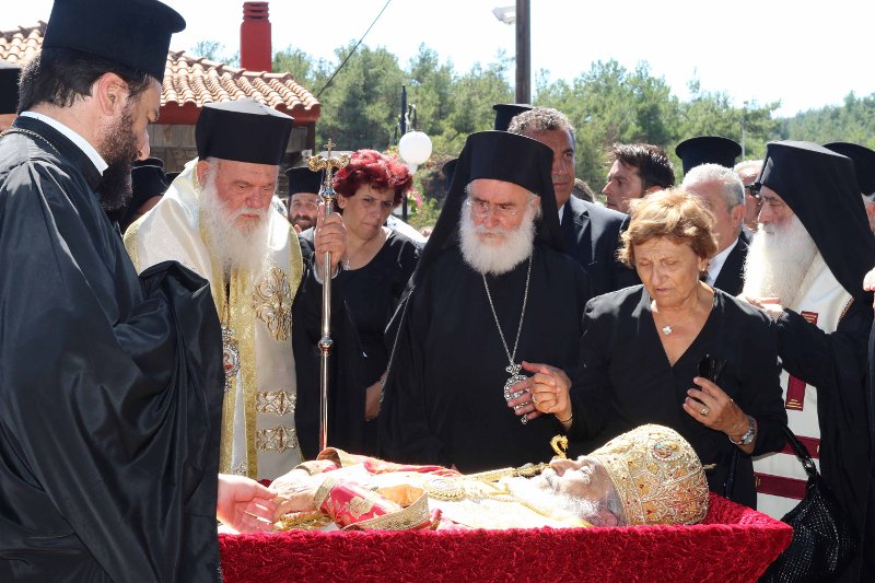 Κηδεύτηκε ο μακαριστός μητροπολίτης Θάσου Προκόπιος [εικόνες] | iefimerida.gr 1