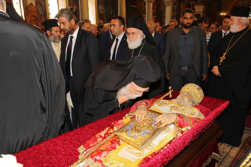 Κηδεύτηκε ο μακαριστός μητροπολίτης Θάσου Προκόπιος [εικόνες] | iefimerida.gr 0