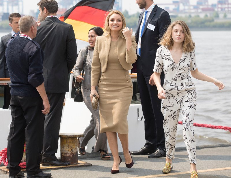 Μελάνια Τραμπ, Μπριζίτ Μακρόν, μια τραγουδίστρια, μια επιχειρηματίας και μια ραδιοφωνική παραγωγός -Οι πιο έλεγκαντ Πρώτες Κυρίες της G20 [εικόνες] | iefimerida.gr 10