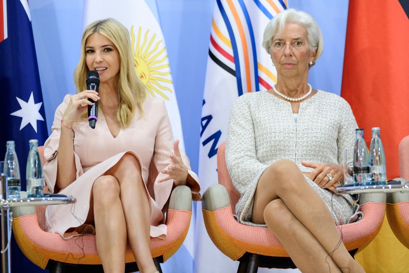 Μελάνια Τραμπ, Μπριζίτ Μακρόν, μια τραγουδίστρια, μια επιχειρηματίας και μια ραδιοφωνική παραγωγός -Οι πιο έλεγκαντ Πρώτες Κυρίες της G20 [εικόνες] | iefimerida.gr 22