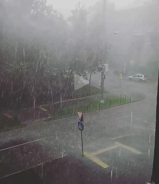 Χάος στη Μόσχα από την «καταιγίδα του αιώνα» -Βροχές και χαλάζι [εικόνες & βίντεο]  | iefimerida.gr 0