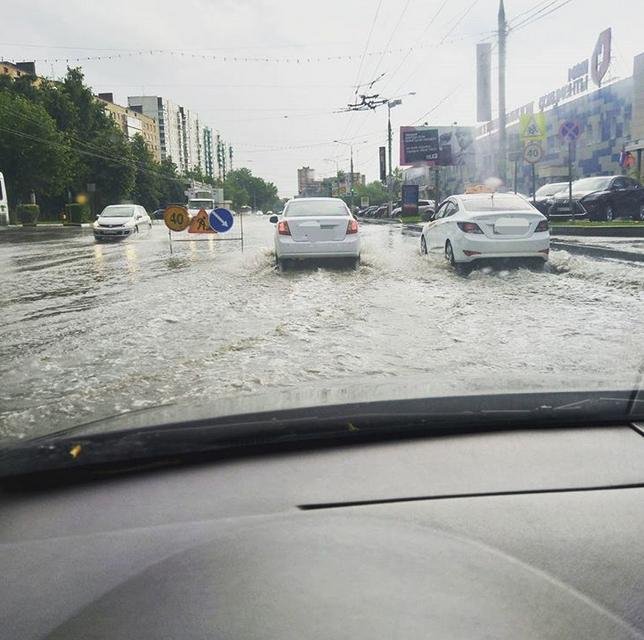 Χάος στη Μόσχα από την «καταιγίδα του αιώνα» -Βροχές και χαλάζι [εικόνες & βίντεο]  | iefimerida.gr 1