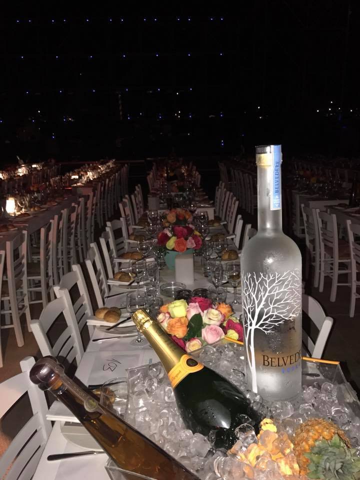 «Βούλιαξε» από κόσμο η Ψαρρού για τη συναυλία Ρέμου-Ραμαζότι -Οι κροίσοι ανατολίτες στα πρώτα τραπέζια και το ξέφρενο γλέντι [βίντεο] | iefimerida.gr 0