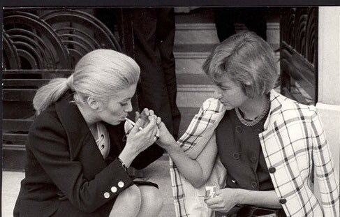 Φρανσουάζ Σαγκάν, η «καταραμένη» Γαλλίδα συγγραφέας που πέθανε άφραγκη [εικόνες] | iefimerida.gr 7