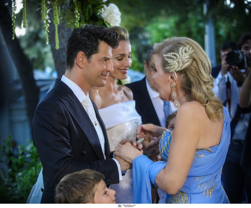 Νέες φωτογραφίες από τον γάμο Ρουβά-Ζυγούλη -Η μπομπονιέρα, η δεξίωση, το μυστήριο καρέ καρέ [εικόνες] | iefimerida.gr 8