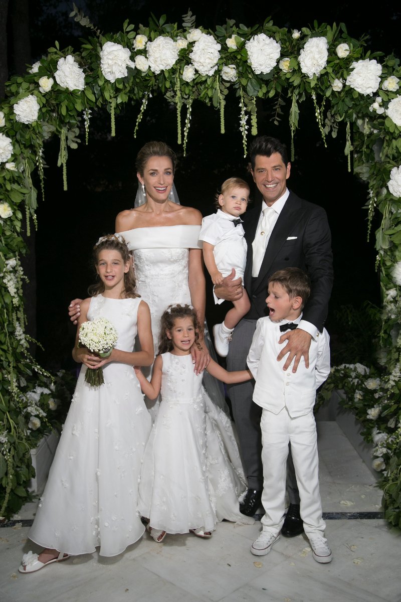 Νέες φωτογραφίες από τον γάμο Ρουβά-Ζυγούλη -Η μπομπονιέρα, η δεξίωση, το μυστήριο καρέ καρέ [εικόνες] | iefimerida.gr 15