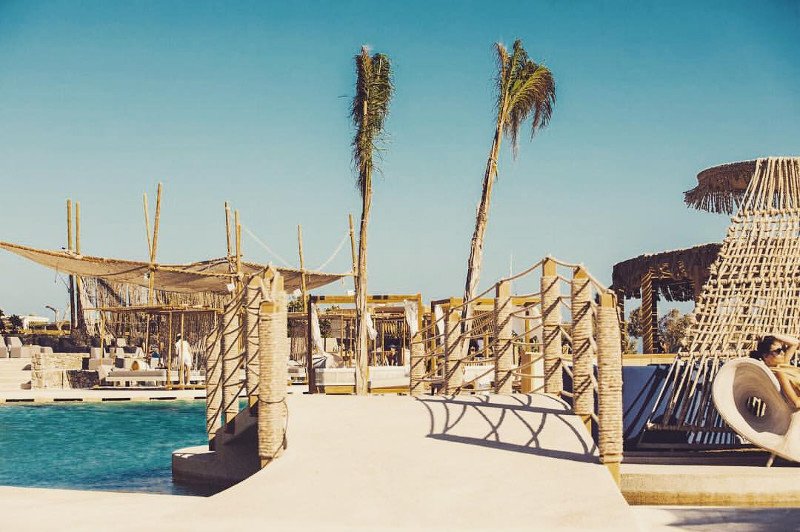 Η μεγαλύτερη παραθαλάσσια πισίνα της Ευρώπης βρίσκεται στη Μύκονο -2.000 τ.μ. σε έναν επίγειο παράδεισο [εικόνες & βίντεο]  | iefimerida.gr 4