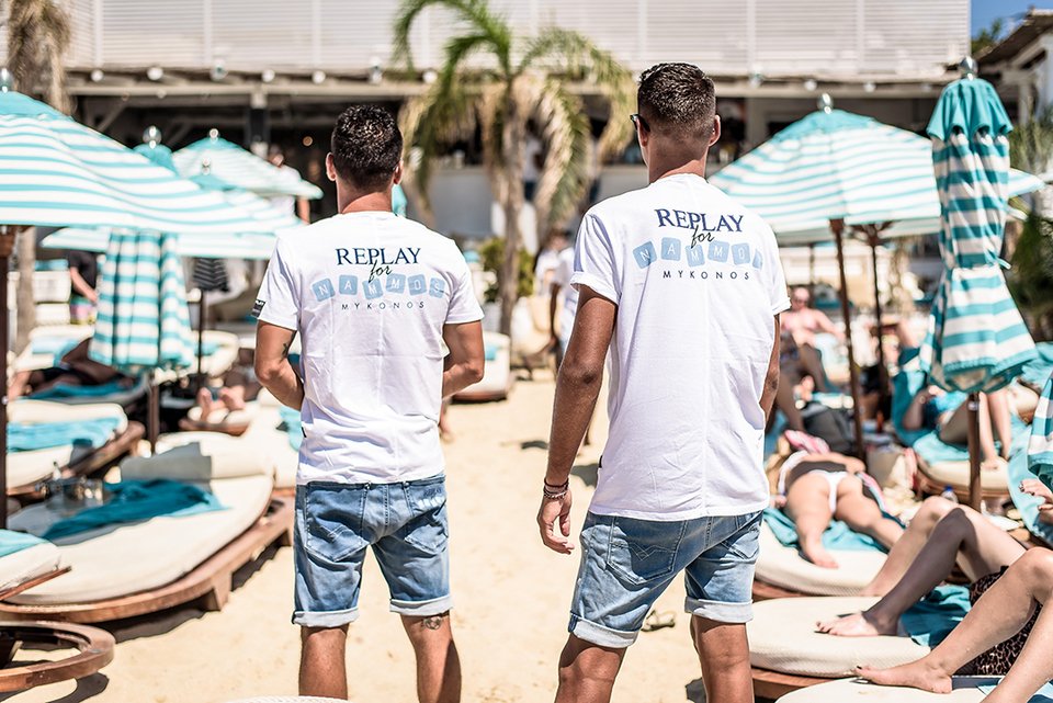 Η Replay ντύνει το Nammos Mykonos [εικόνες & βίντεο] | iefimerida.gr 2