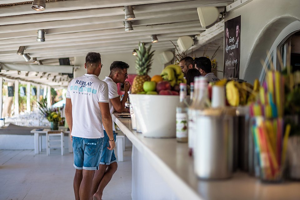 Η Replay ντύνει το Nammos Mykonos [εικόνες & βίντεο] | iefimerida.gr 3