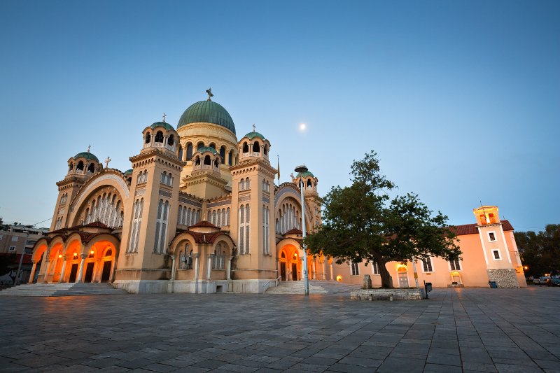 Η γλαφυρή περιγραφή της Βικτόρια Χίσλοπ για την Πάτρα: Το χάος, η εγκαταλελειμμένη Disneyland, η γοητεία της | iefimerida.gr 5