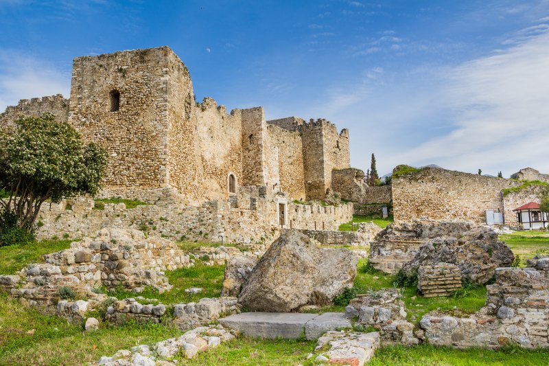 Η γλαφυρή περιγραφή της Βικτόρια Χίσλοπ για την Πάτρα: Το χάος, η εγκαταλελειμμένη Disneyland, η γοητεία της | iefimerida.gr 7