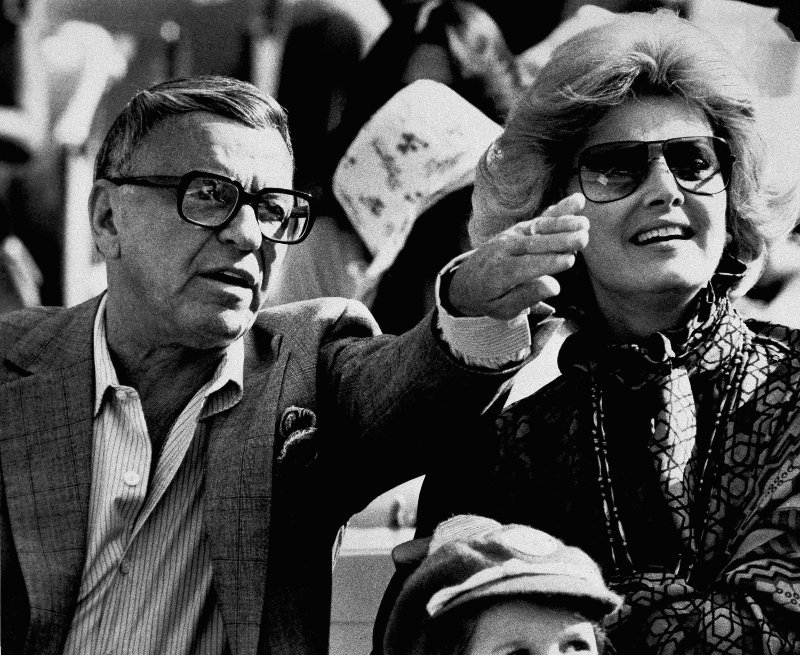 Πέθανε η τελευταία σύζυγος του Σινάτρα, Μπάρμπαρα [εικόνες] | iefimerida.gr 2