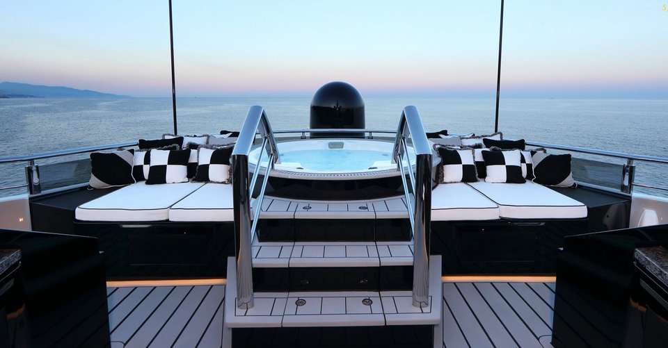 Η Γιάννα Αγγελοπούλου στην Ιθάκη με το νέο, εντυπωσιακό της γιοτ [εικόνες] | iefimerida.gr 4