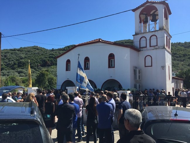 Αμφιλοχία: Το συγκινητικό «αντίο» στον σμηναγό Νίκο Γρηγορίου [εικόνες] | iefimerida.gr 0