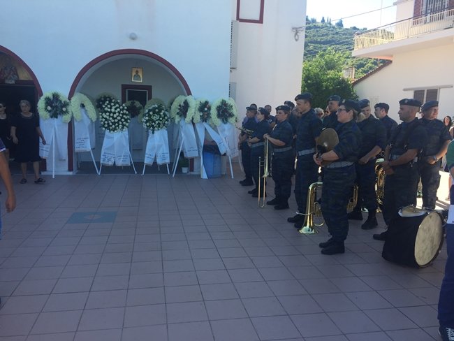 Αμφιλοχία: Το συγκινητικό «αντίο» στον σμηναγό Νίκο Γρηγορίου [εικόνες] | iefimerida.gr 2