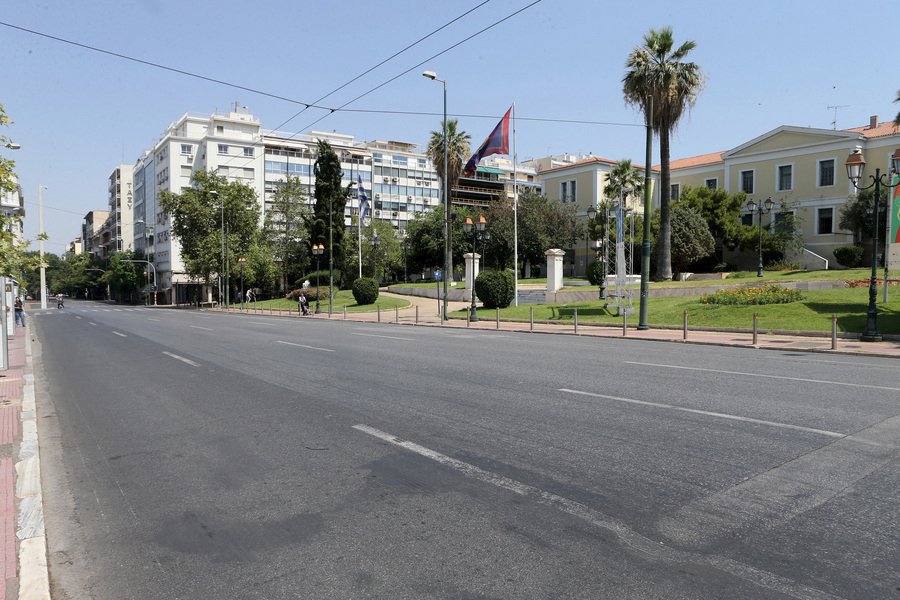 «Ερημη» πόλη η Αθήνα- Αδειοι οι δρόμοι στο κέντρο [εικόνες] | iefimerida.gr 0