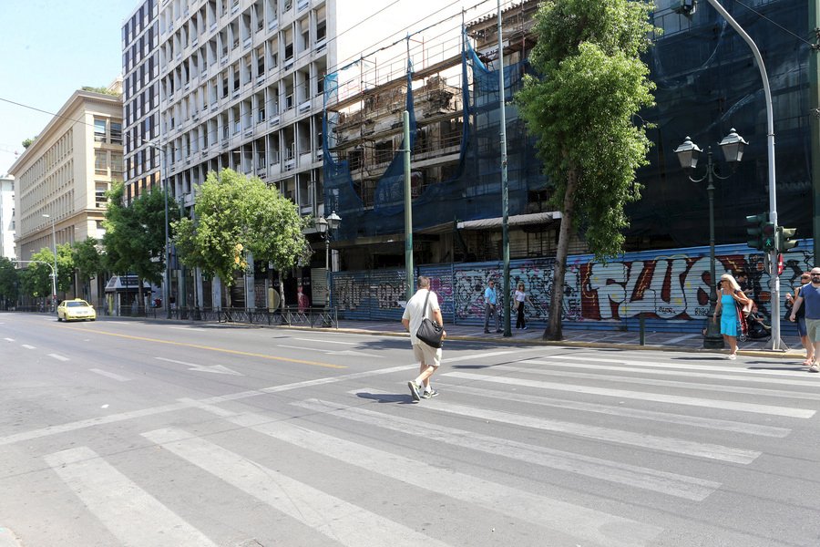 «Ερημη» πόλη η Αθήνα- Αδειοι οι δρόμοι στο κέντρο [εικόνες] | iefimerida.gr 2