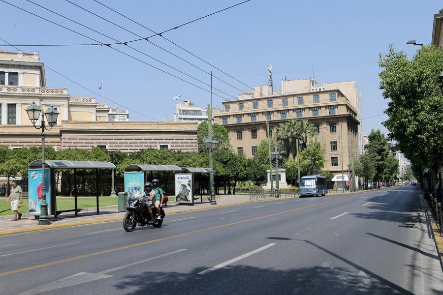 «Ερημη» πόλη η Αθήνα- Αδειοι οι δρόμοι στο κέντρο [εικόνες] | iefimerida.gr 3