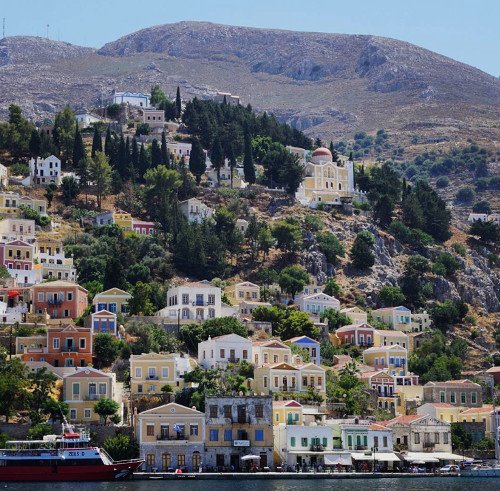 Πολλά μπουκάλια με τάματα που πετούν πιστοί από όλο τον κόσμο στη θάλασσα, έχουν προορισμό αυτό το νησί του Αιγαίου [εικόνες] | iefimerida.gr 11