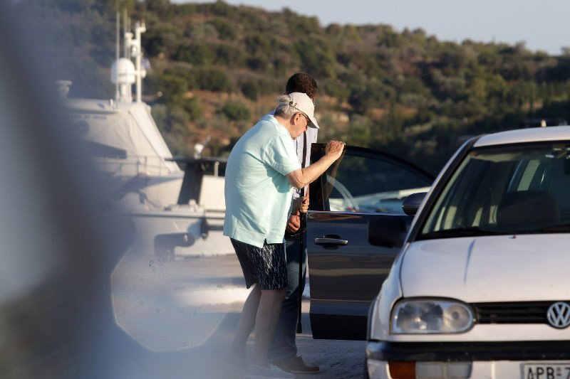 Ο τέως, Κωνσταντίνος Γλίξμπουργκ, με το μαγιό του στο ιστιοφόρο του [εικόνες] | iefimerida.gr 1
