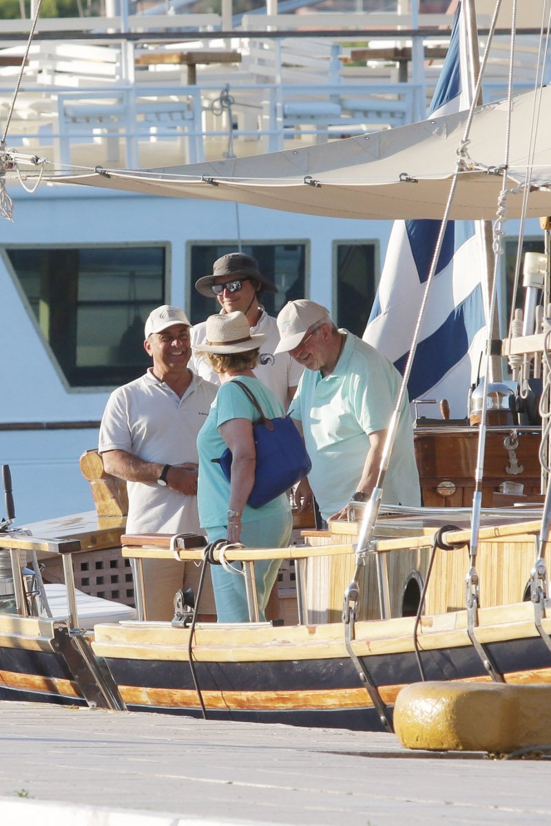 Ο τέως, Κωνσταντίνος Γλίξμπουργκ, με το μαγιό του στο ιστιοφόρο του [εικόνες] | iefimerida.gr 2