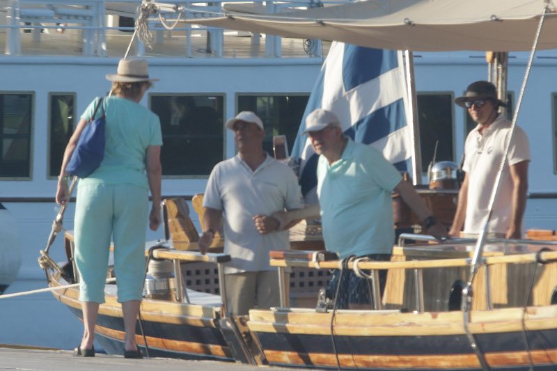 Ο τέως, Κωνσταντίνος Γλίξμπουργκ, με το μαγιό του στο ιστιοφόρο του [εικόνες] | iefimerida.gr 3