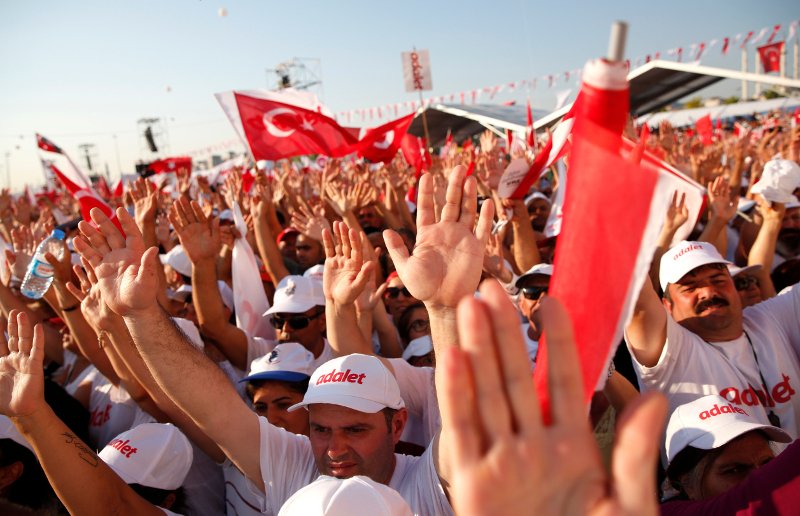 Κωνσταντινούπολη: Πορεία για τη δικαιοσύνη - Χιλιάδες διαδηλωτές ενάντια στον Ερντογάν [εικόνες] | iefimerida.gr 1