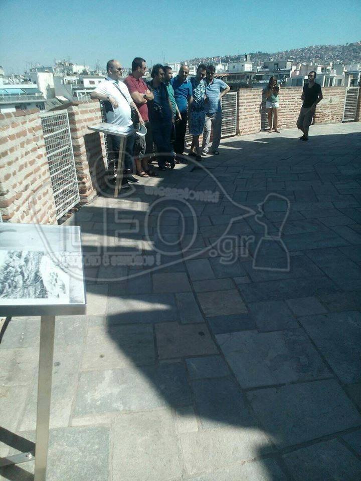 Τούρκοι προσπάθησαν να φωτογραφηθούν με την τουρκική σημαία στον Λευκό Πύργο [εικόνες] | iefimerida.gr 0