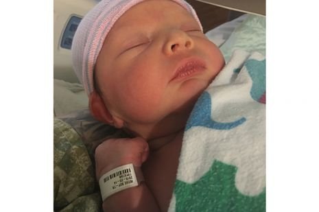 Ο τρανσέξουαλ Τρίσταν Ρις γέννησε ένα πανέμορφο αγοράκι, 4,25 κιλά [εικόνες] | iefimerida.gr 2