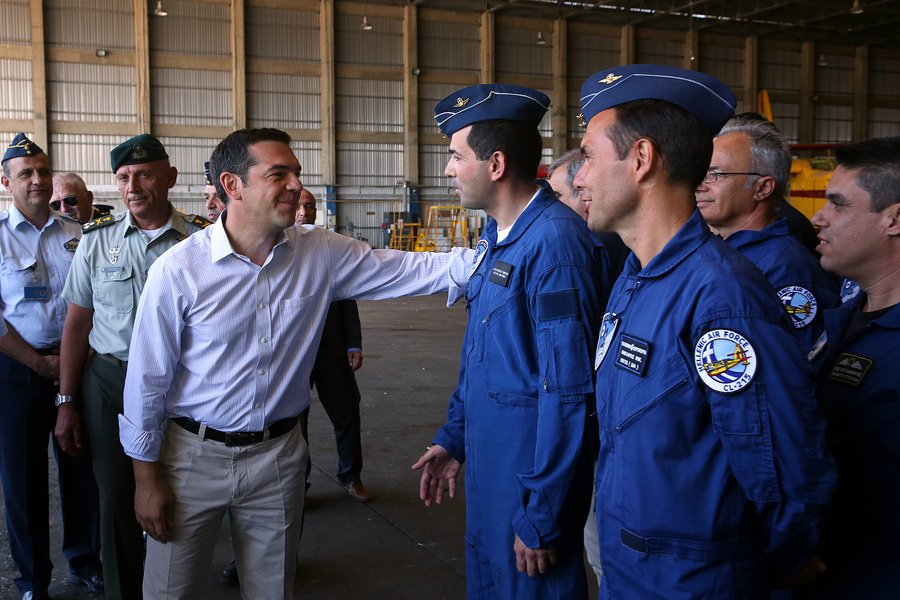 «Αστειάκια» Τσίπρα στους πυροσβέστες: Δουλεύετε μέσα στον τσίγκο... [εικόνες] | iefimerida.gr 4