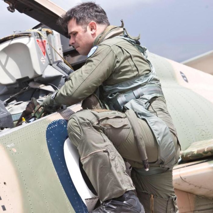 Τραγική ειρωνεία: Η σύζυγος του άτυχου επισμηναγού εργαζόταν στο ΓΝΑ και τέθηκε σε επιφυλακή για να υποδεχθεί τη σορό του | iefimerida.gr 0