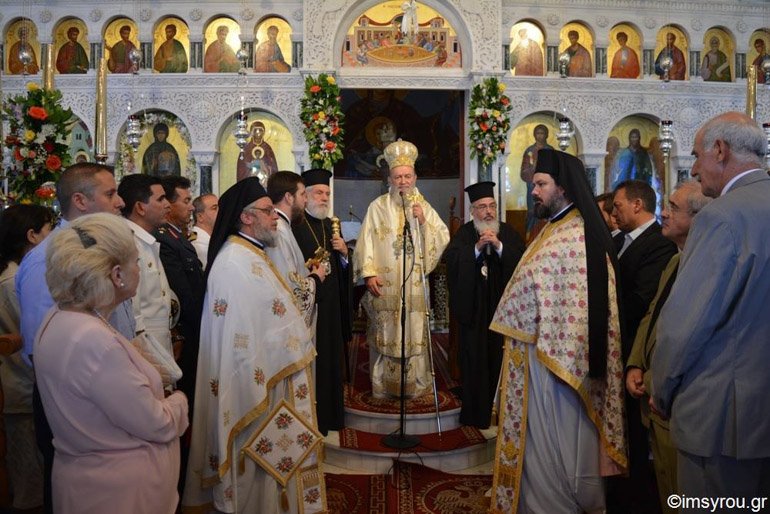 Στην Τήνο για να λειτουργηθεί η Βασιλική Θάνου [εικόνες] | iefimerida.gr 4