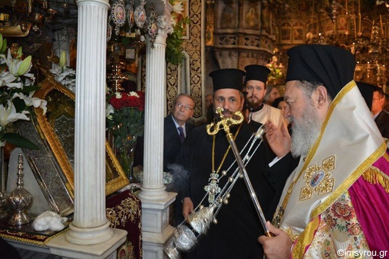 Στην Τήνο για να λειτουργηθεί η Βασιλική Θάνου [εικόνες] | iefimerida.gr 8